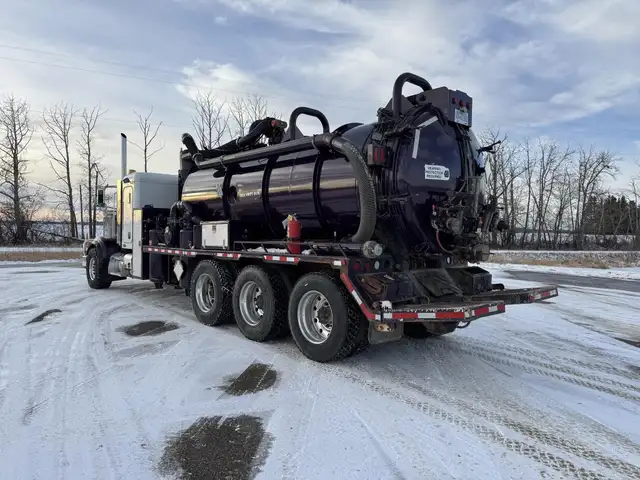 2005 PETERBILT 378 in Heavy Trucks in Saskatoon - Image 8