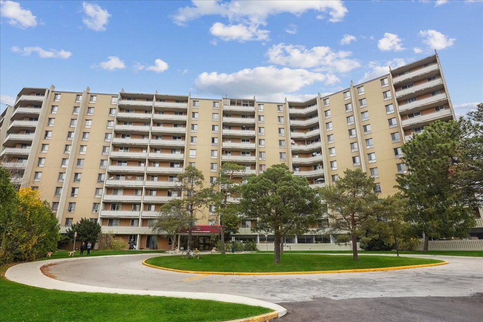 Highland Village - Bachelor available at 400 Sandringham Crescen 5