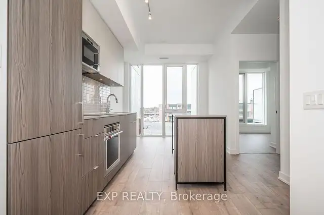 Located in the centre of Port Credit! in Condos for Sale in Mississauga / Peel Region - Image 7