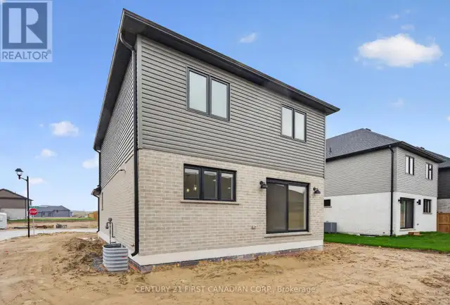 34 POSTMA CRESCENT North Middlesex (Ailsa Craig), Ontario in Houses for Sale in Grand Bend - Image 31