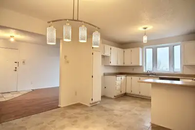 TRES GRAND 4 1/2 à louer à Québec Facile d'accès Ste-Foy, Sainte-Foy, Les Saules, Charlesbourg, Le M...