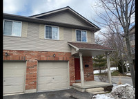 Beautiful 3 Bedroom End-Unit Townhome In Galt!