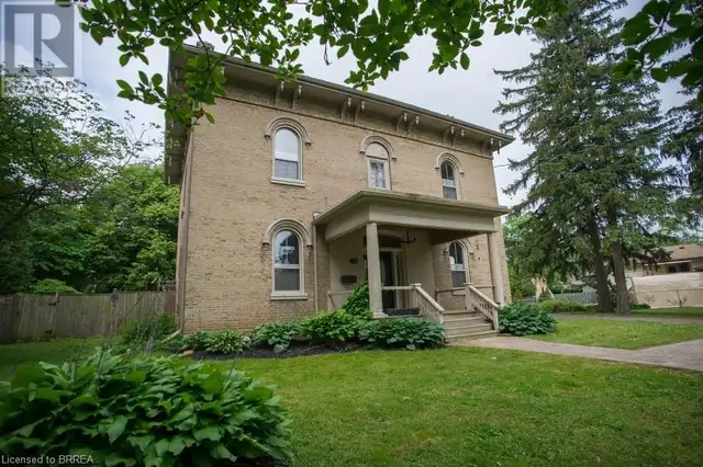 40 OAKHILL Drive Brantford, Ontario62864373186561122