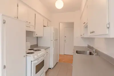 5th floor, 698 square foot 2-bed apartment, Outremont - ID 3828