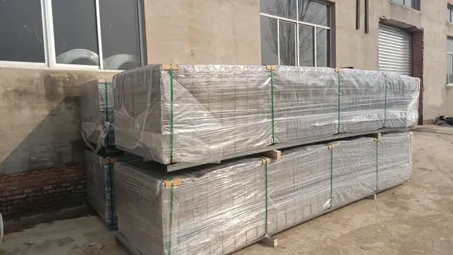 7 FT & 16 FT Welded Wire Fence Panels – Heavy-Duty 4" x 4" Metal in Decks & Fences in Grande Prairie - Image 7