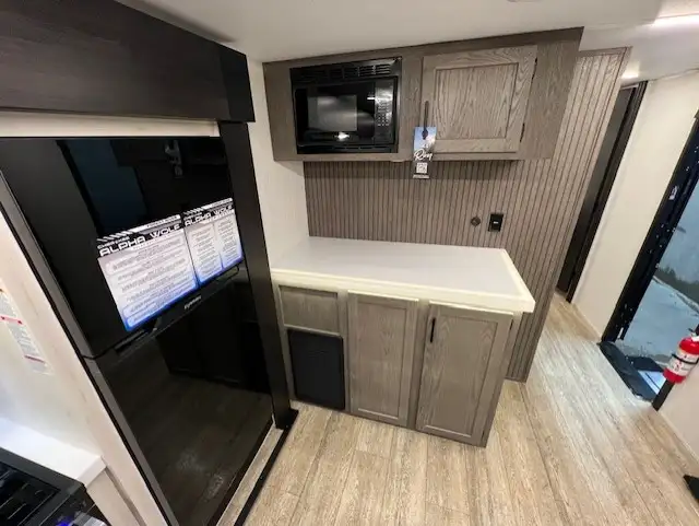 2025 Alpha Wolf 33RL-L Limited Couples Camper RV in Travel Trailers & Campers in Winnipeg - Image 15