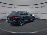 // ACCIDENT FREE!! // This 2022 Volkswagen Tiguan Highline R-Line 4MOTION is a refined SUV that blen... (image 7)