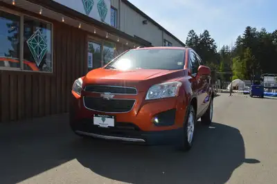 Low KM!! All Wheel Drive!!!! WOW! This 2015 Chevrolet Trax ticks all the boxes: LOW KMs! Bc-only reg...