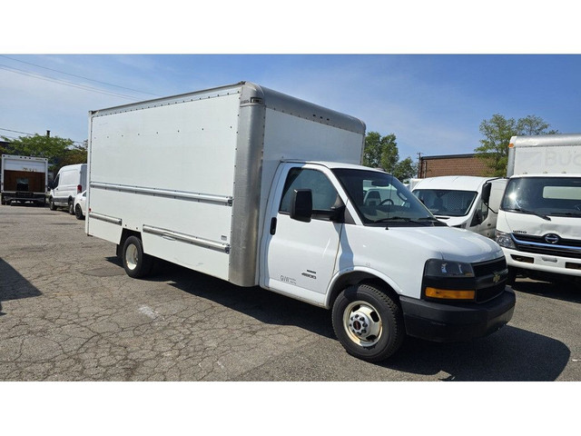 2019 GMC Savana Van G4500 16Ft Box - V8 Gasoline - Ramp - CERTIF in Cars & Trucks in City of Toronto - Image 3