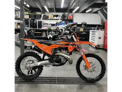 2025 KTM 250 SX Les photos peuvent être à titre indicatif et sans inscription. Les promotions en vig...