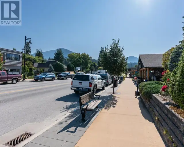 92 4TH Avenue Nakusp, British Columbia in Commercial & Office Space for Sale in Nelson - Image 8