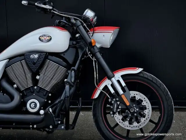 2012 Victory Motorcycles Hammer in Sport Touring in Oshawa / Durham Region - Image 12