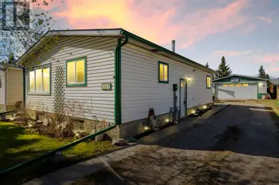 ***WELCOME HOME*** This Lovely FULLY DEVELOPED BUNGALOW is located on a MASSIVE LOT, tucked away in...
