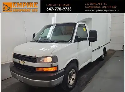 ONE OWNER - OFF LEASE - 4.8L 8 CYL - AUTO - REAR WHEEL DRIVE - AM/FM - 12FT BOX WITH BARN DOORS - LO...