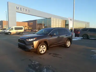 Sunroof, Heated Steering Wheel, Power Liftgate, Heated Seats, Aluminum Wheels! The Toyota RAV4 is he...