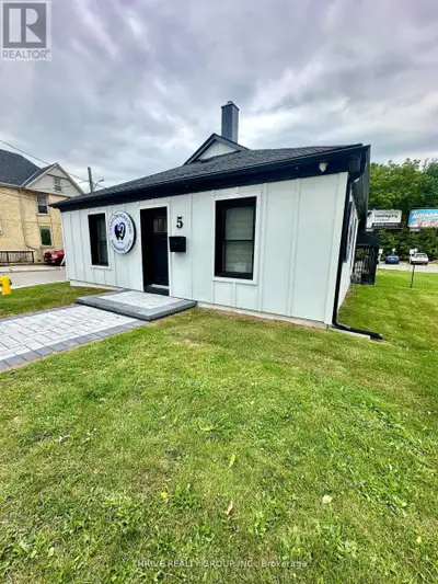 Discover an exceptional commercial office leasing opportunity at 5 Oxford Street West, ideally posit...