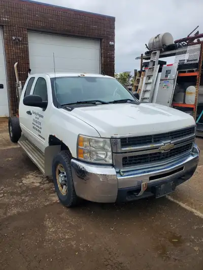 Parting out 2011 Kenworth , 26 foot box 4500$ for box . Hydraulic brakes , hood and bumper SOLD.2000...