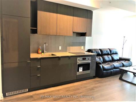 161 Roehampton Ave in Condos for Sale in City of Toronto - Image 3