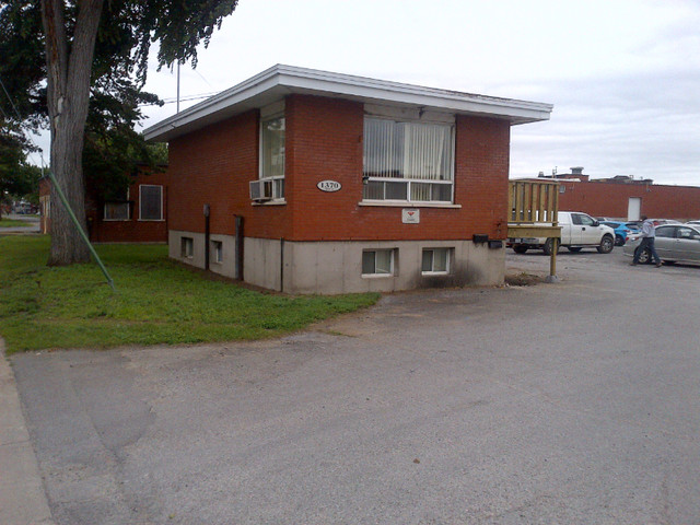 MAISON À LOUER 4 1/2, TERRAIN ADJACENT CLOTURÉ, LIBRE MAINTENANT dans Locations longue durée  à Trois-Rivières