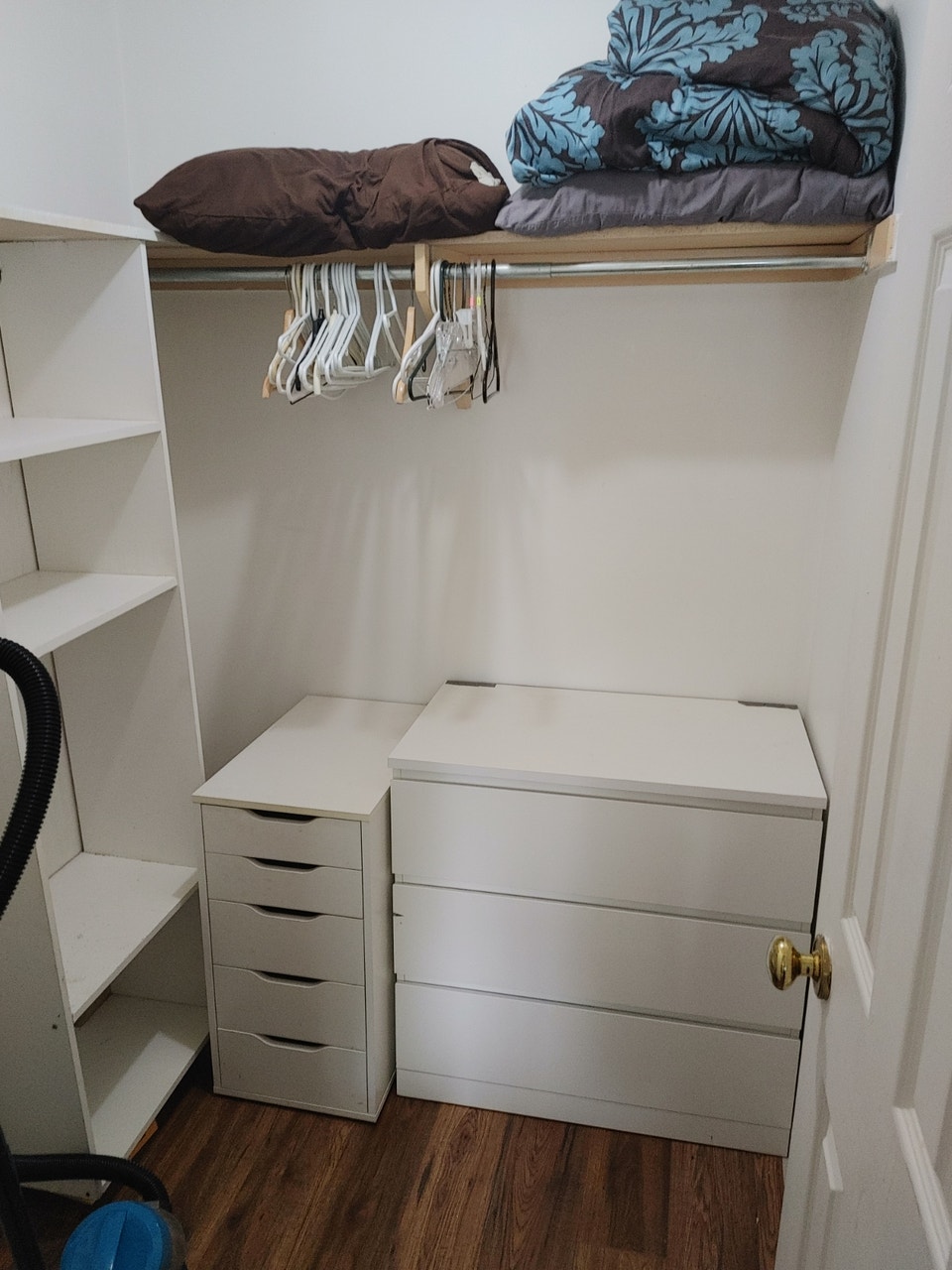 Furnished master bedroom with private bathroom for rent 4