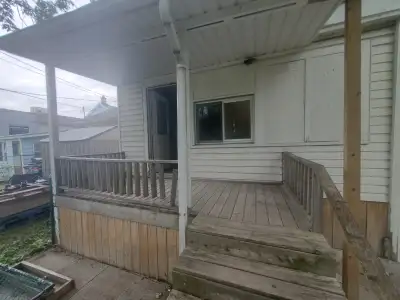1 bedroom utilities included- 889 Howard- w/deck private- avail