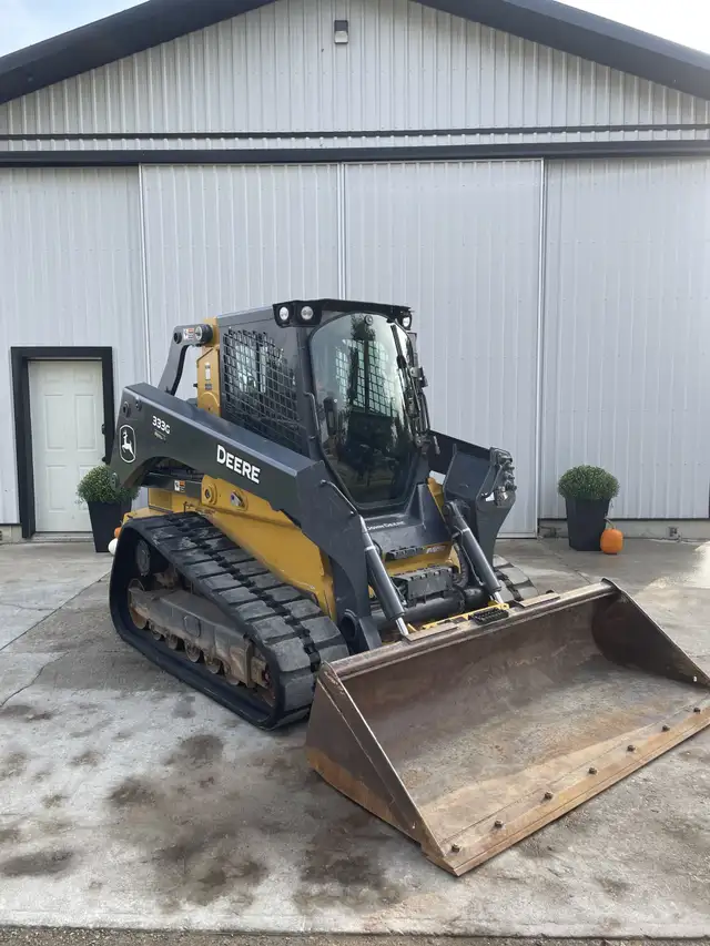 2020 DEERE 333G SKIDSTEER in Heavy Equipment in Calgary - Image 3