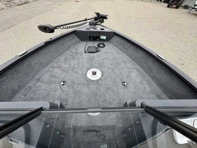 2026 TRACKER Pro Guide V175 CB Fishing Boat in Powerboats & Motorboats in Calgary - Image 15