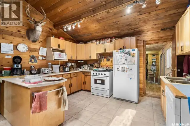 12 Lakeview DRIVE Northern Admin District, Saskatchewan in Houses for Sale in Meadow Lake - Image 6