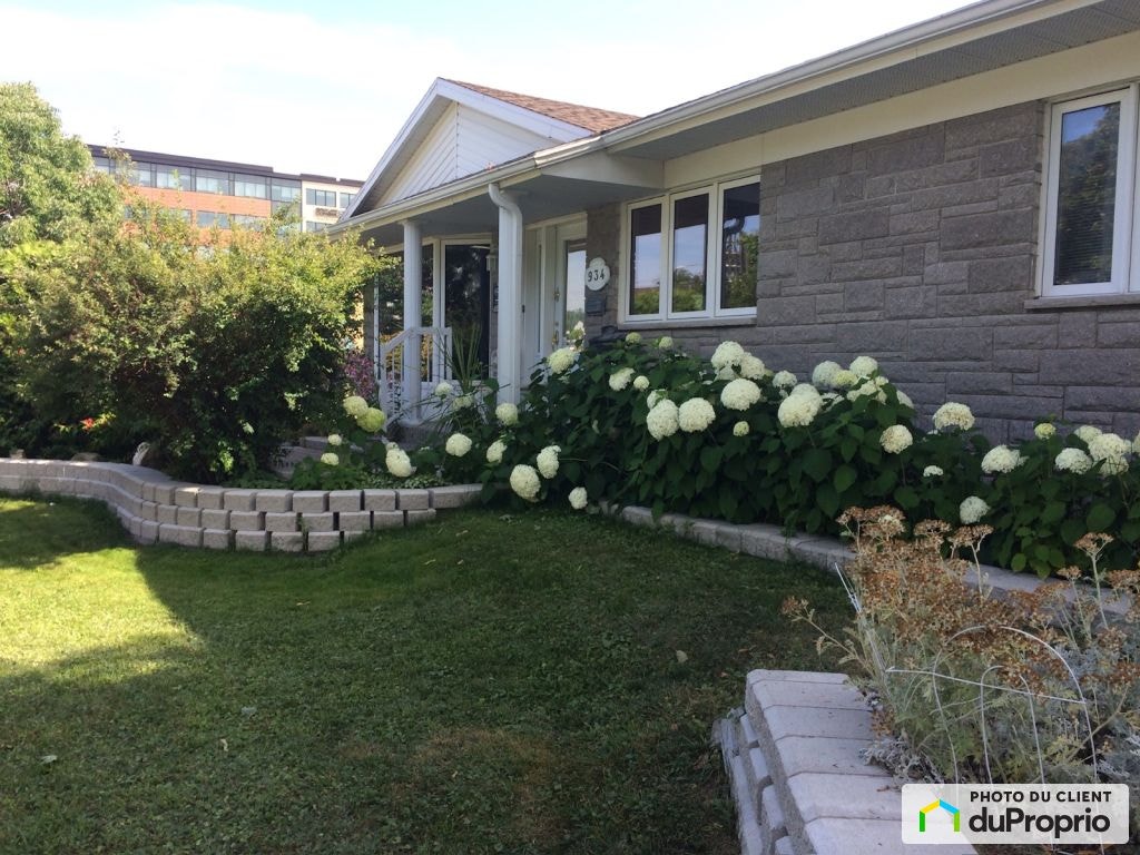 $585,000 - Bungalow for sale in Ste-Foy — photo 1