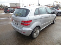 OPTIONS INCLUDE HEATED/POWER LEATHER/CLOTH SEATS, PANORAMIC SUNROOF, POWER WINDOWS/LOCKS/MIRRORS, AI... (image 2)