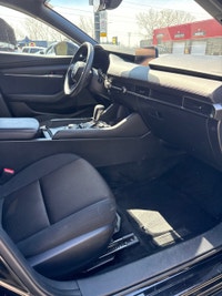 Auto Global - Montréal 2022 Mazda Mazda3 JAMAIS ACCIDENTÉE Détecteurs Collison 360 Degrées Caméra de... (image 8)