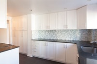 Akelius one bedroom apartment for rent. Located near Sherbrooke & Drummond in the Downtown - McGill... (image 3)