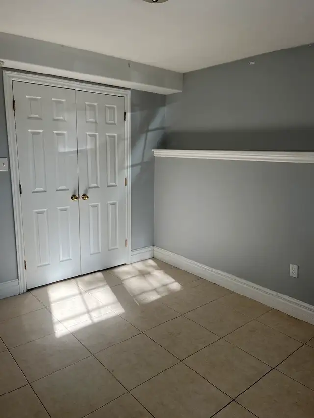 1166-3 Wellington St - Sept 1 - 3 BR - $999 Each - Heat Inc!62864751807489123