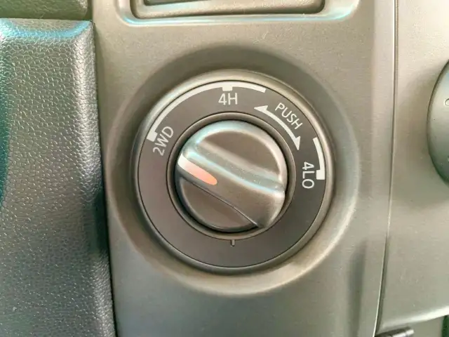 2015 NISSAN TITAN CREW 4X4 1 OWNER CERTIFIED in Cars & Trucks in Guelph - Image 18