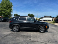 Experience the confident handling and versatile style of this 2024 Kia Seltos EX, boasting a sleek F... (image 3)