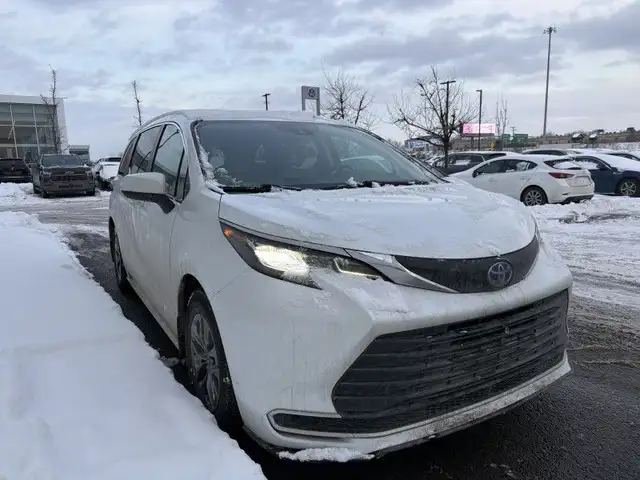 2022 TOYOTA SIENNA XLE + CUIR + TOIT + HYBRIDE + CAM RECUL + FWD in Cars & Trucks in Laval / North Shore - Image 3