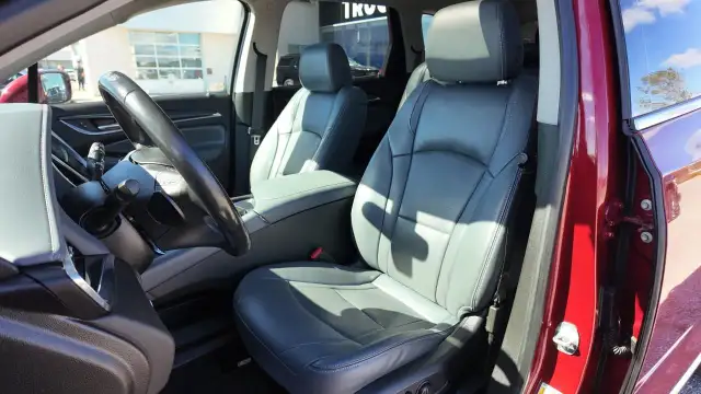 2020 Buick Enclave Essence Essence AWD // Sun & Navigation Pk...6050330835747020810