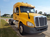 2020 FREIGHTLINER CASCADIA 125 Tandem Axle Sleeper Tractor - Automatic transmission-60600 GVW. 2020... (image 4)