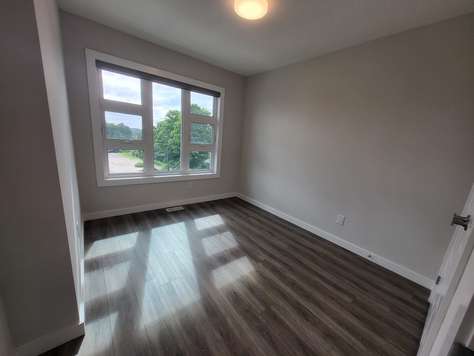 C16 - Modern 2 Storey 2 Bedroom 2.5 Bathroom Condo Suite for Ren 3