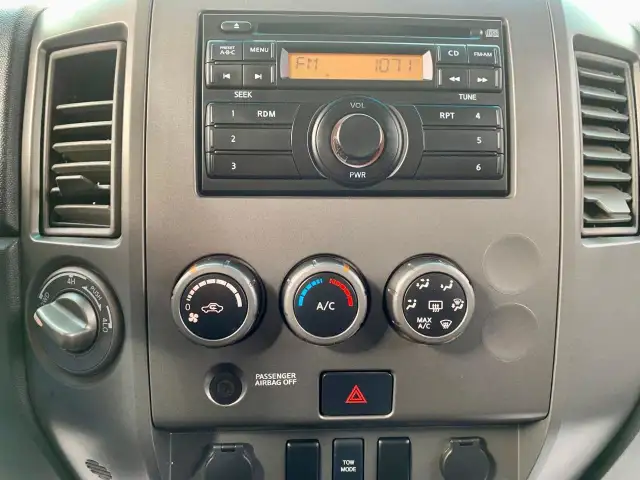 2015 NISSAN TITAN CREW 4X4 1 OWNER CERTIFIED in Cars & Trucks in Guelph - Image 17