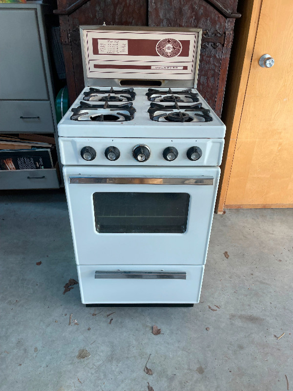 200" gas stove in Stoves, Ovens & Ranges in City of Toronto