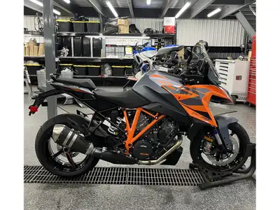 2024 KTM 1290 DUKE GT KTM 1290 DUKE GT 2024 Les photos peuvent être à titre indicatif et sans inscri...