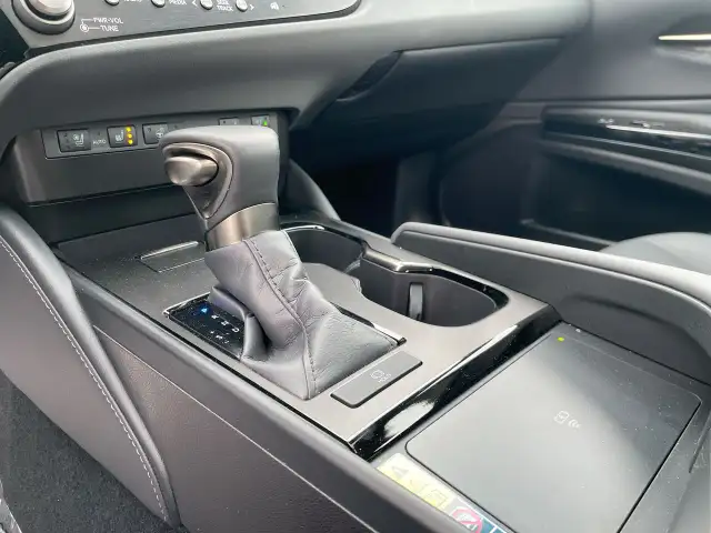 2024 Lexus ES 350 Premium / Cuir / Toit ouvrant / Camera Bien Éq in Cars & Trucks in Laval / North Shore - Image 28