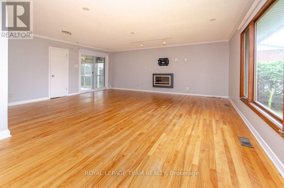 84 STARWOOD ROAD Ottawa, Ontario 4