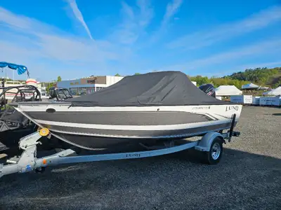 This new non-current boat package comes with a 115 Mercury Pro XS, hydraulic steering with tilt helm...