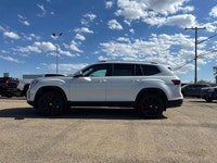 This Volkswagen Atlas boasts a Intercooled Turbo Regular Unleaded I-4 2.0 L/121 engine powering this... (image 3)