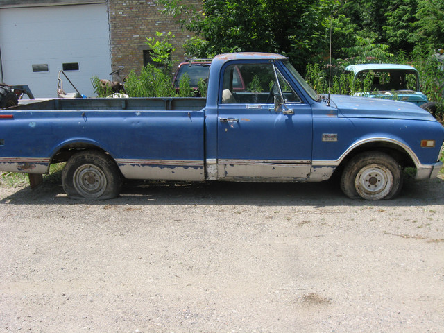1968 GMC 1/2 ton Custom Cab pickup from the west.  Restorable. in Other Parts & Accessories in London - Image 4