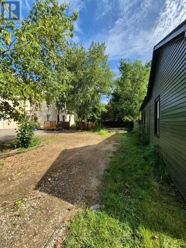 51 PEARL STREET Brantford, Ontario in Land for Sale in Brantford - Image 7