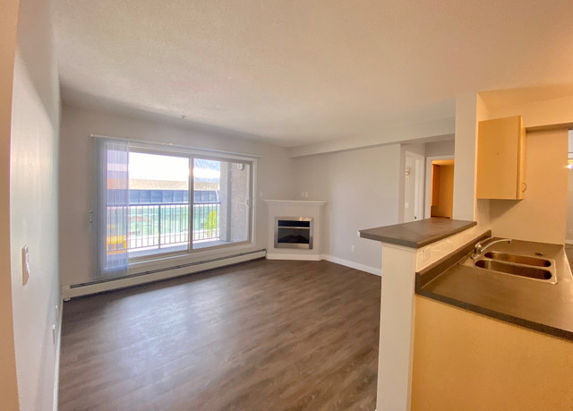 Large 2 Bed 2 Bath - Square 104 - Downtown Edmonton in Long Term Rentals in Edmonton - Image 4