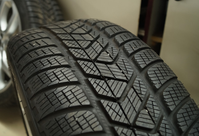 USED RANGE ROVER EVOQUE WINTER TIRE PACKAGE - BIRKSHIRE AUTO in Tires & Rims in City of Toronto - Image 3